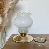Lampe à poser vintage avec globe blanc et base en laiton ancien - Éclairage élégant avec fil doré tressé
