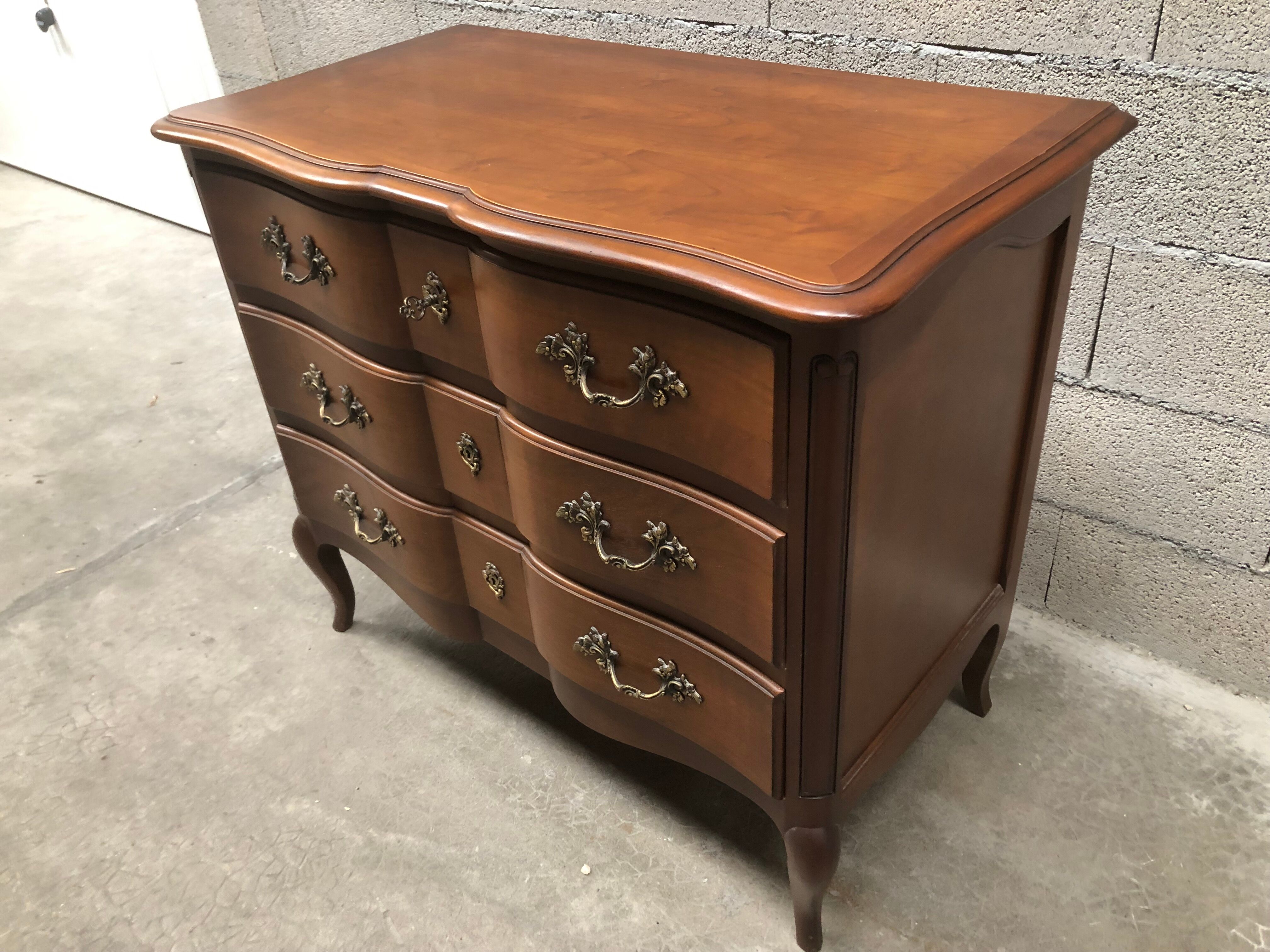 Commode de style Louis XV merisier