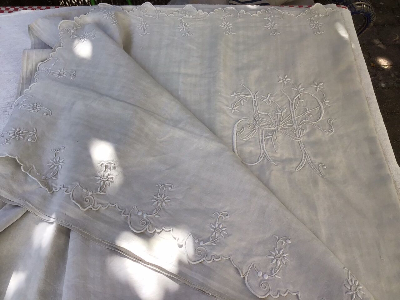 Embroidered linen sheet marked "JP"
