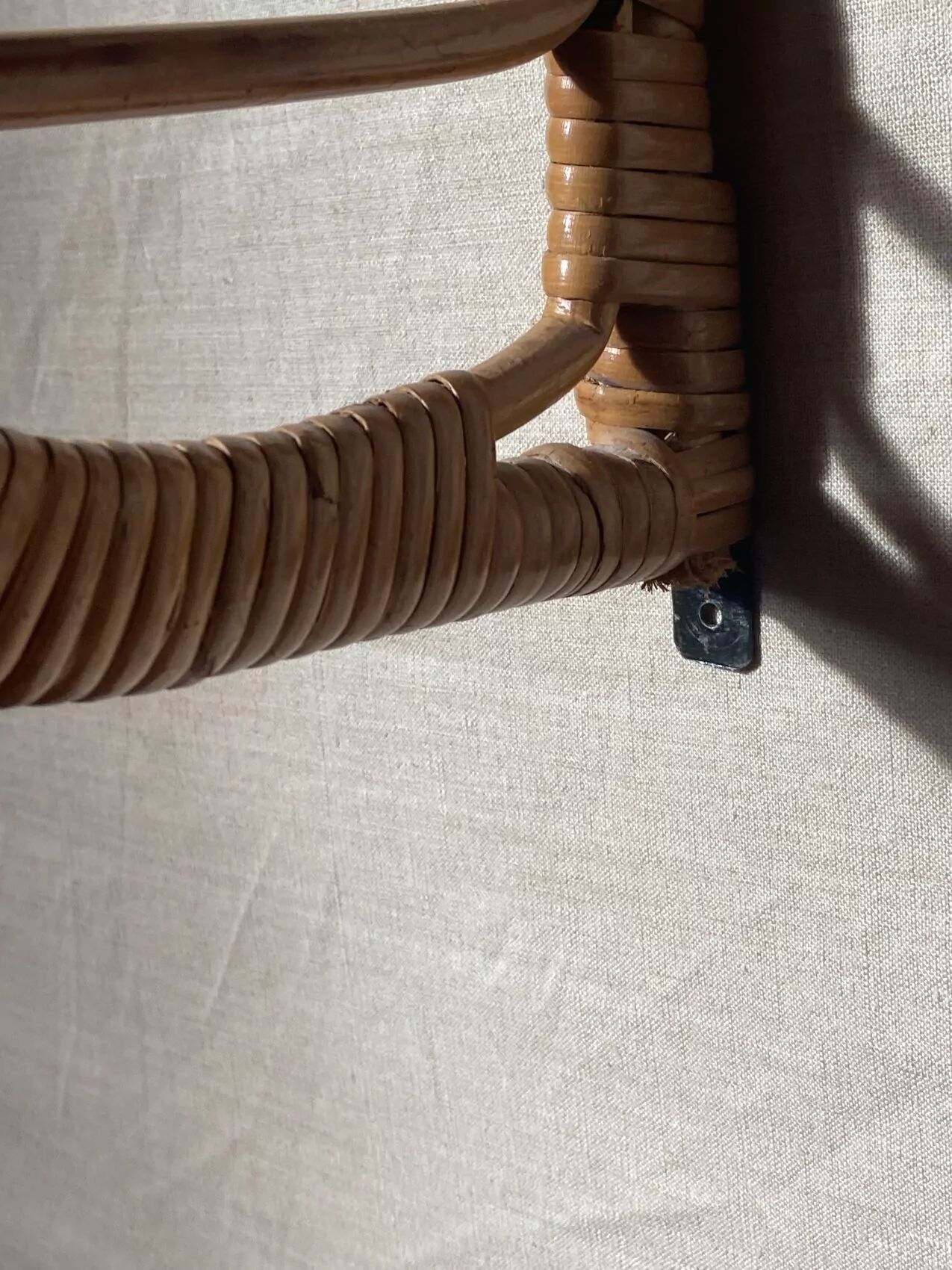 Removable wall shelf in rattan – 1960s vintage