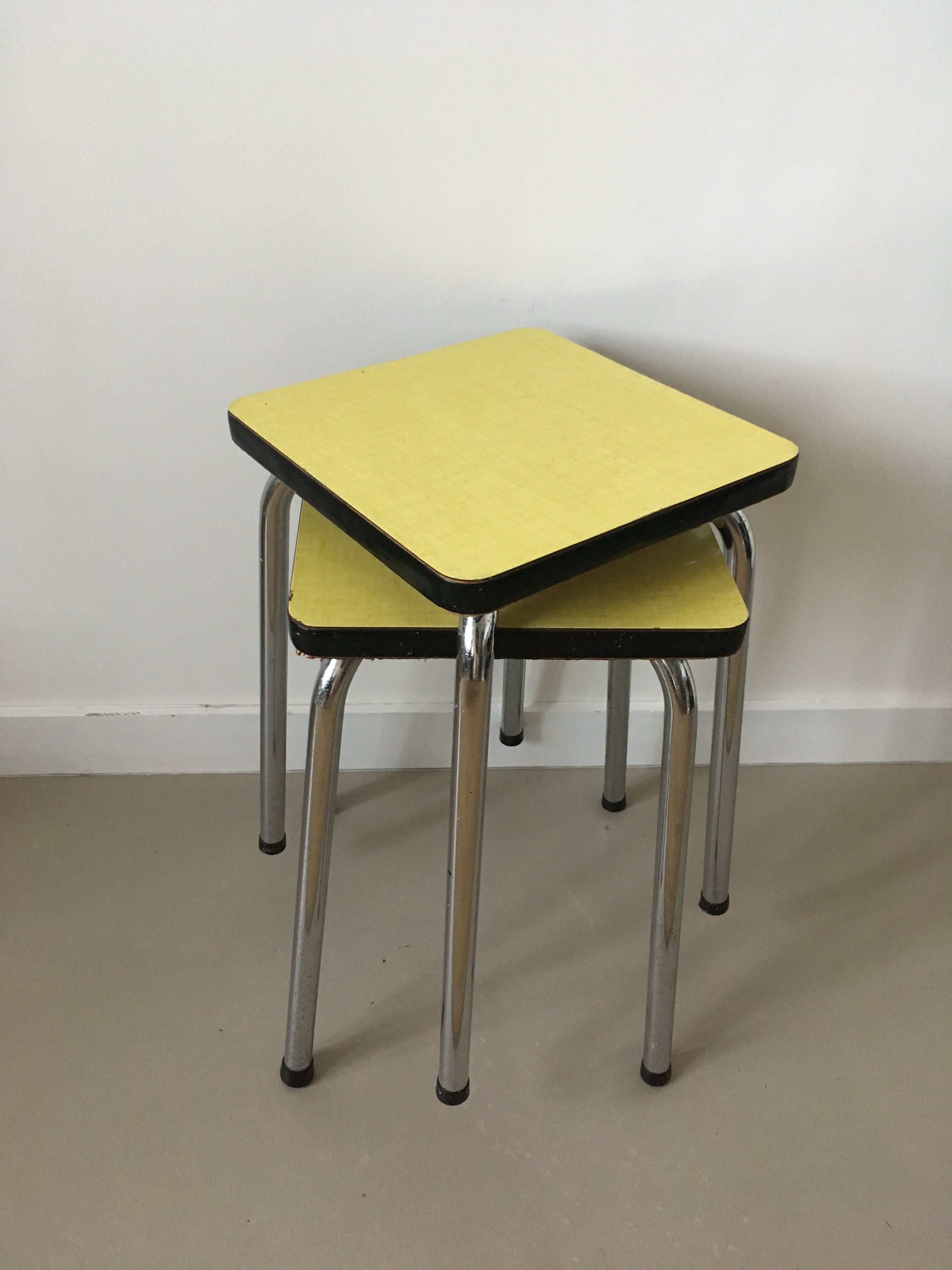 Set of 2 stools in Formica