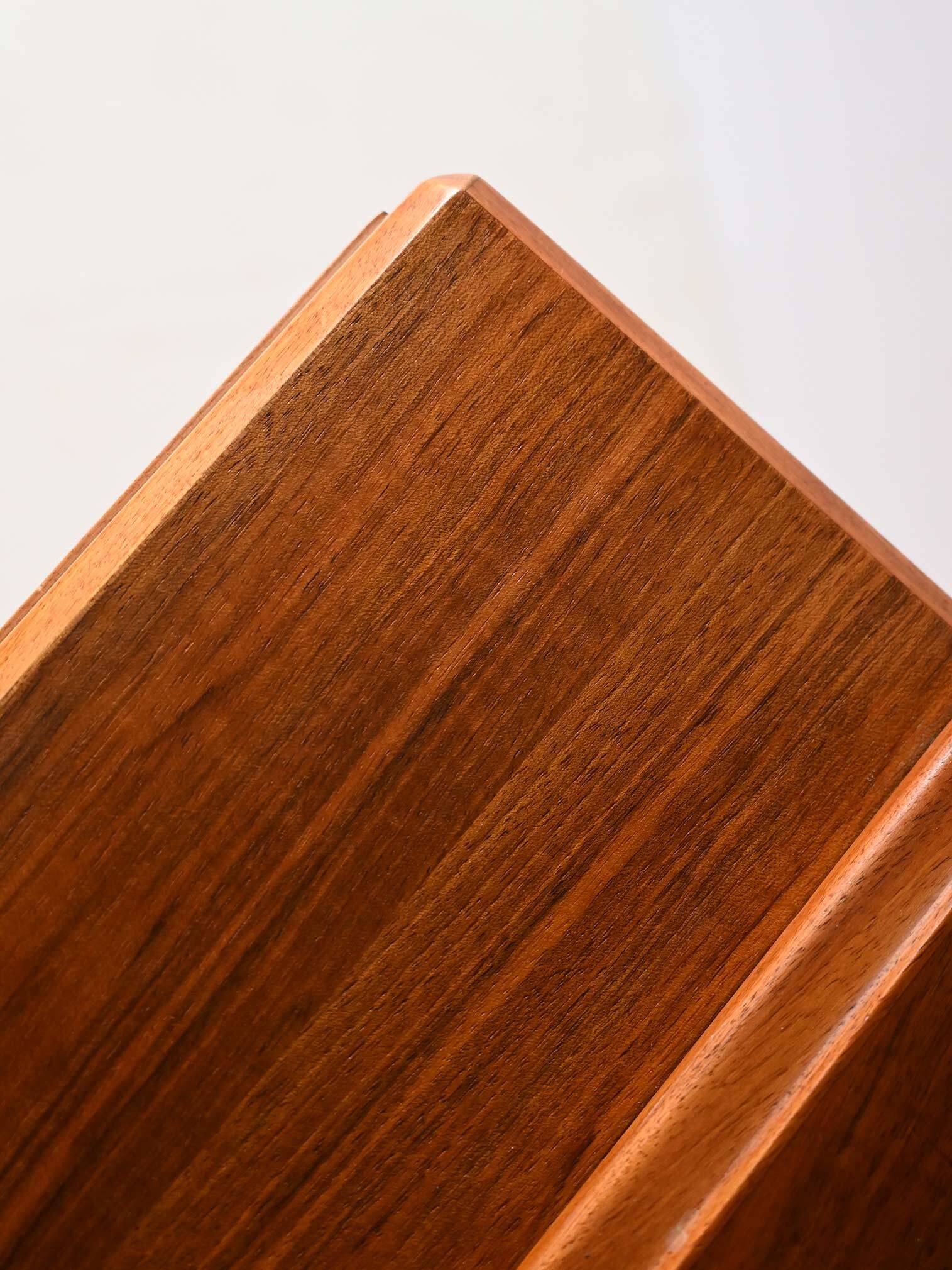 Nordic bookcase with sideboard