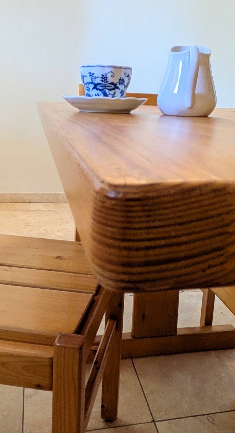Solid pine table and chairs set – Modern mountain furniture
