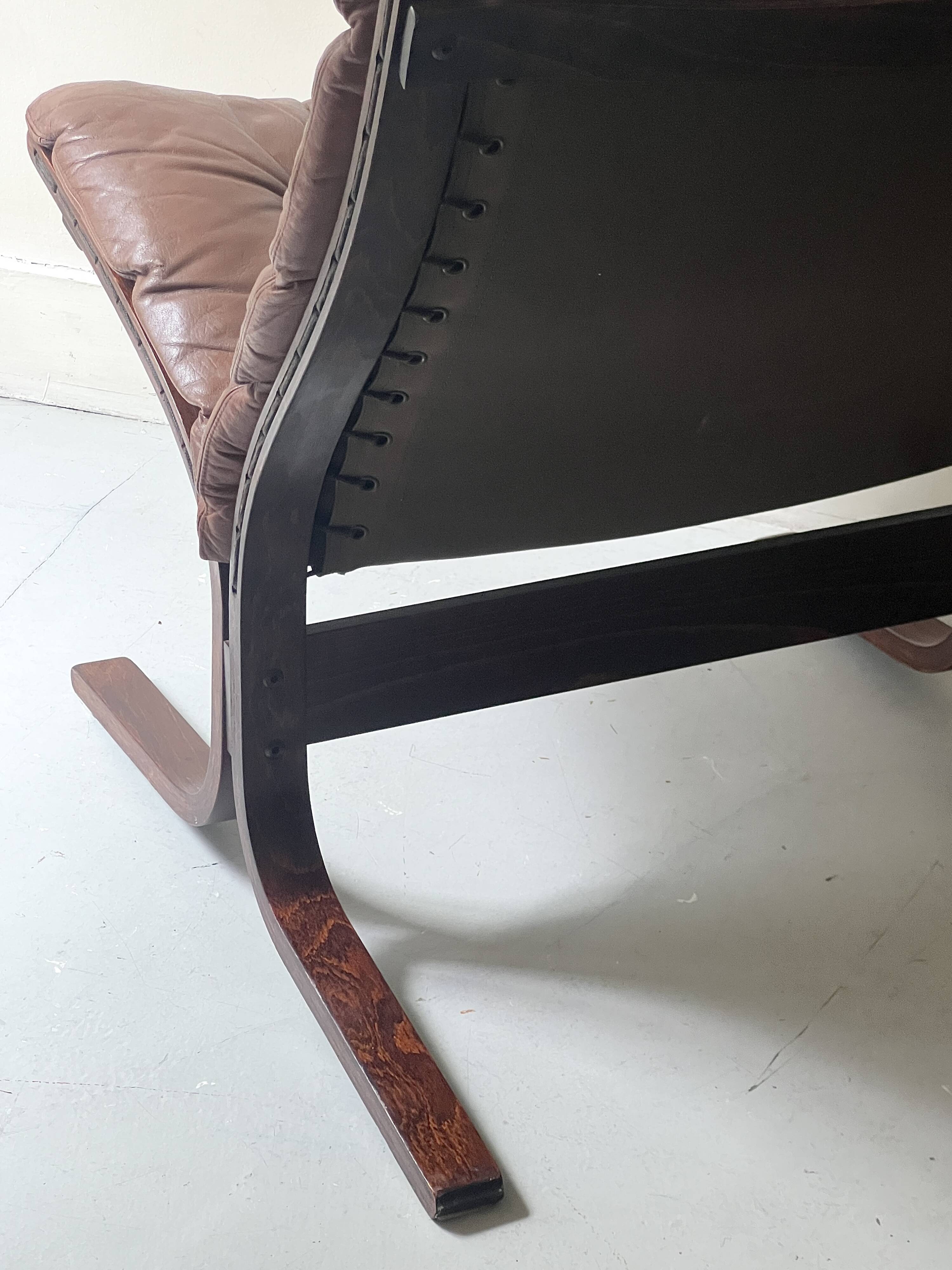 Fauteuil scandinave en cuir cognac "Siesta" par Ingmar Relling pour Westnofa 1960