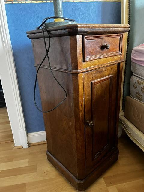 Walnut bedside table in Louis Philippe style