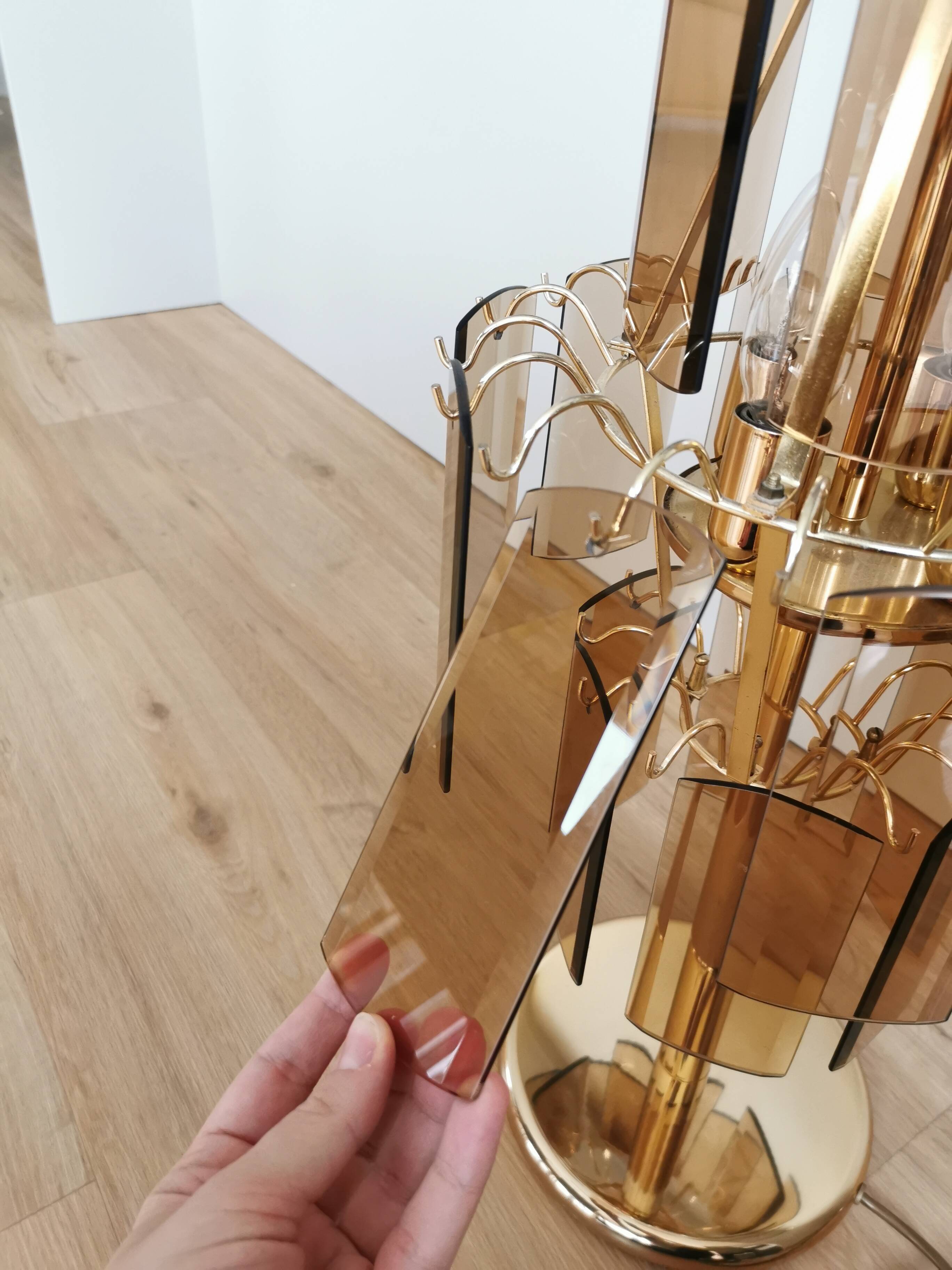 Lampe de bureau vintage en verre fumé : EGLO Leuchten, table dorée autrichienne des années 1980