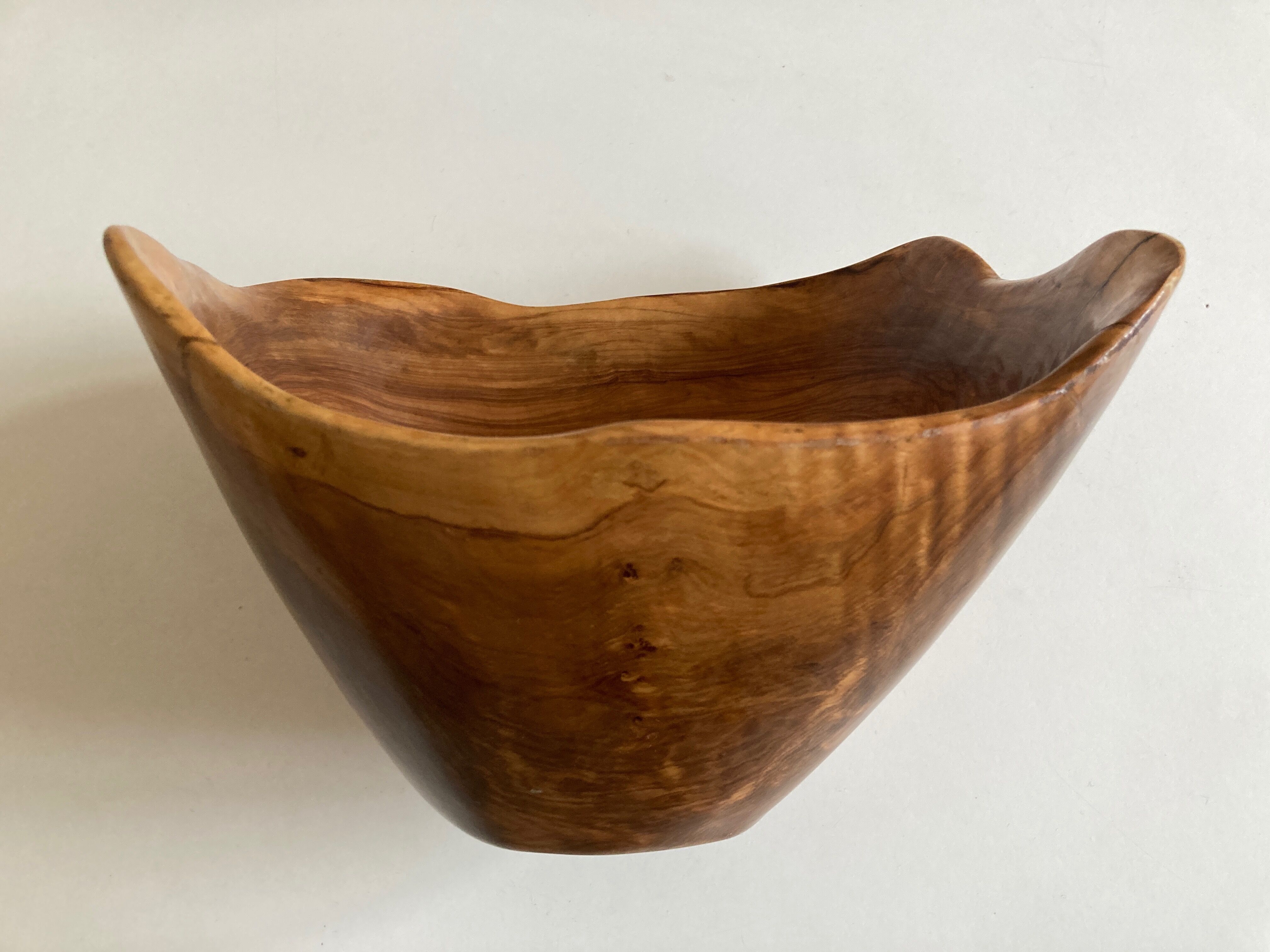 Saladier centre de table en bois d'olivier 1960 forme libre