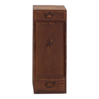 Petit meuble japonais ancien en cèdre avec porte et tiroirs – période Taishō / début Showa (vers 1912-1945)