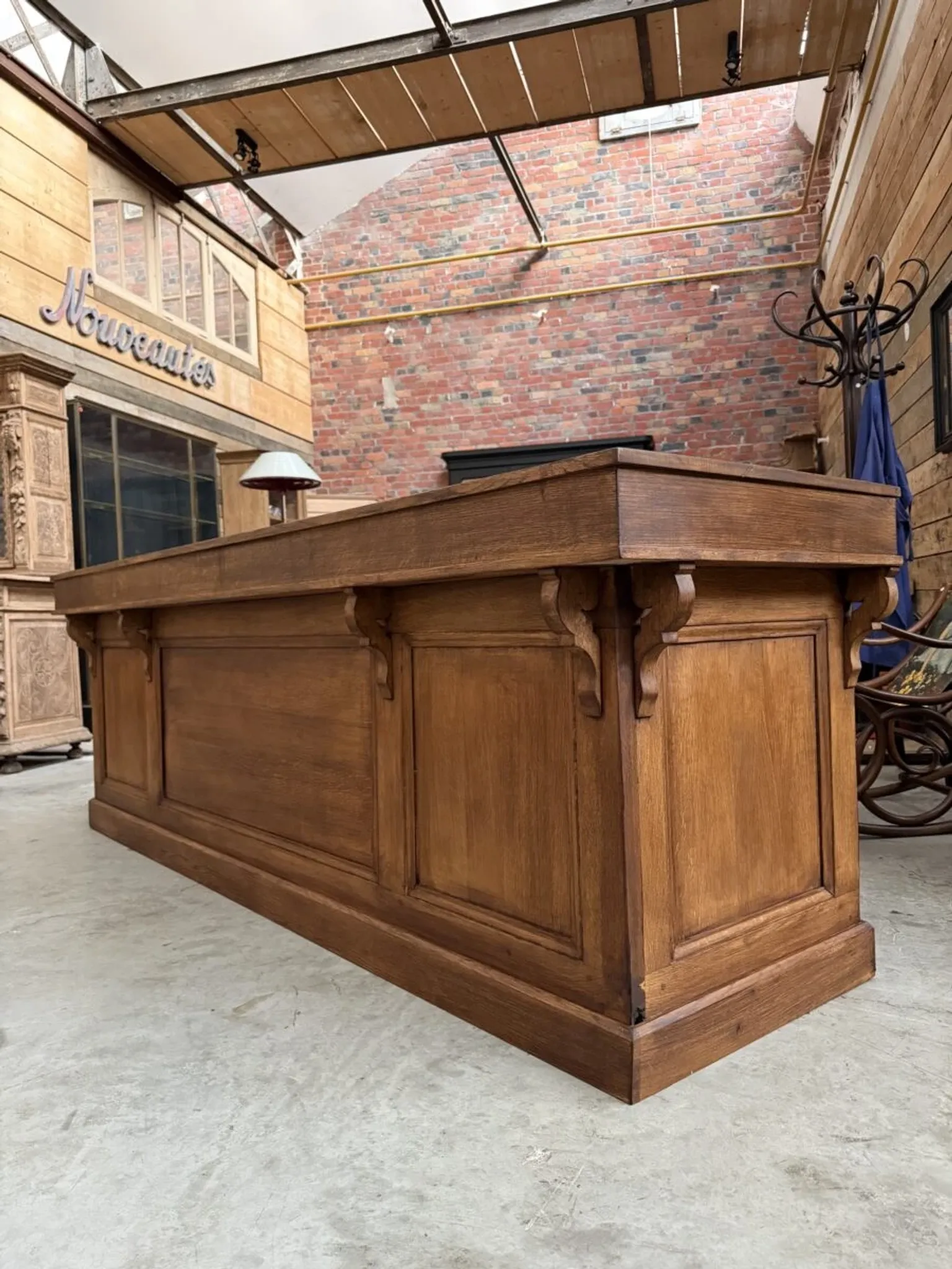 Oak counter from the early 20th century.