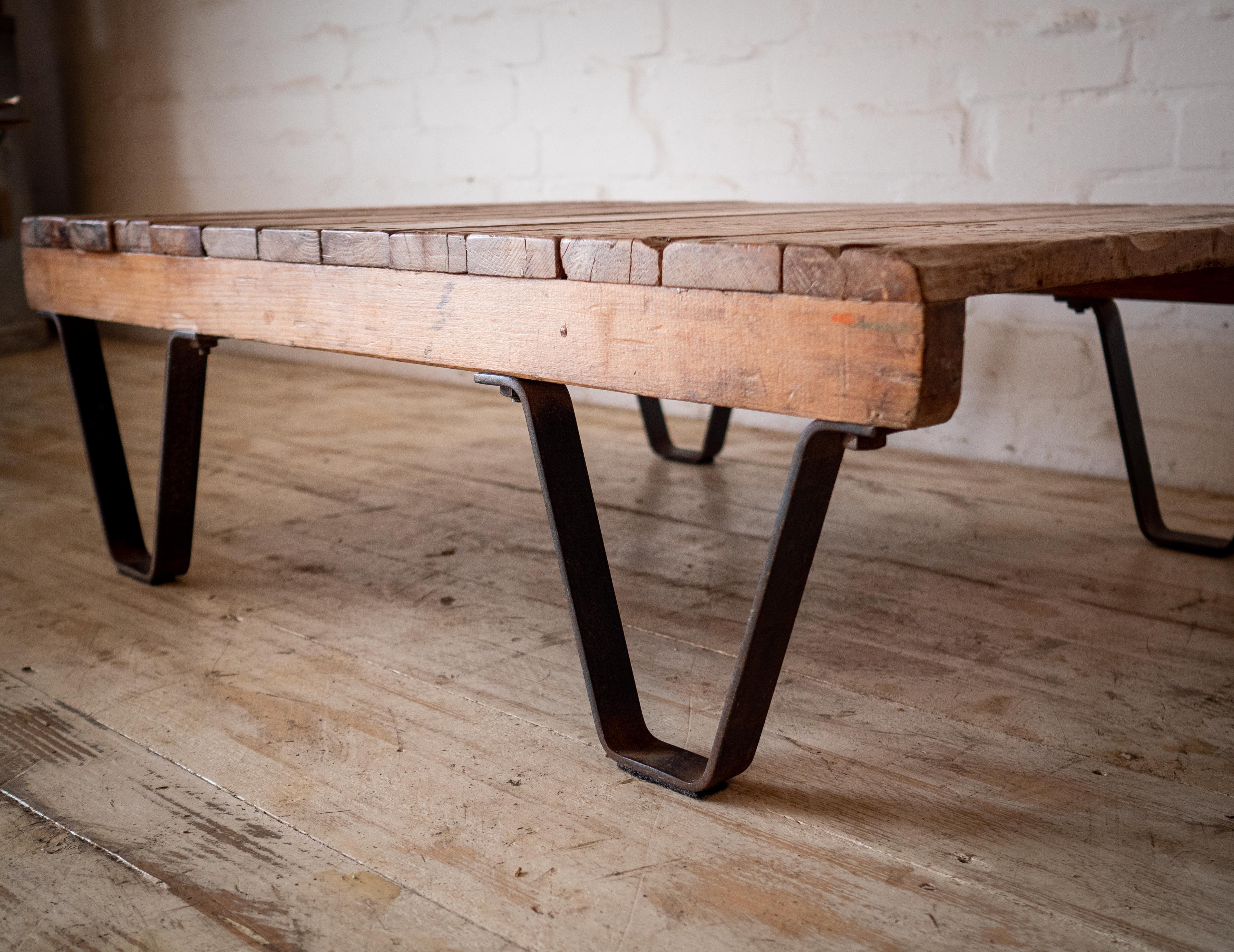 Palette de table basse vintage de menuiserie