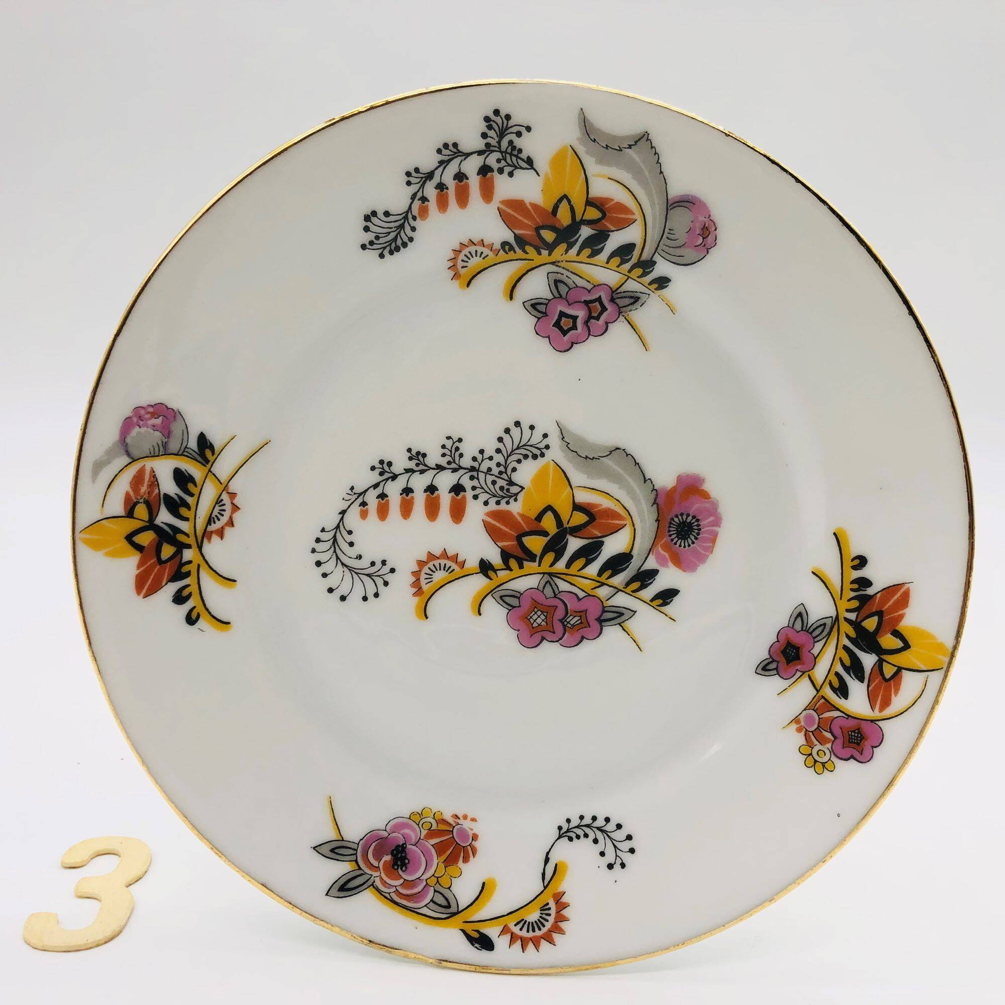 6 Dessert plates and a serving dish, M-Fres.