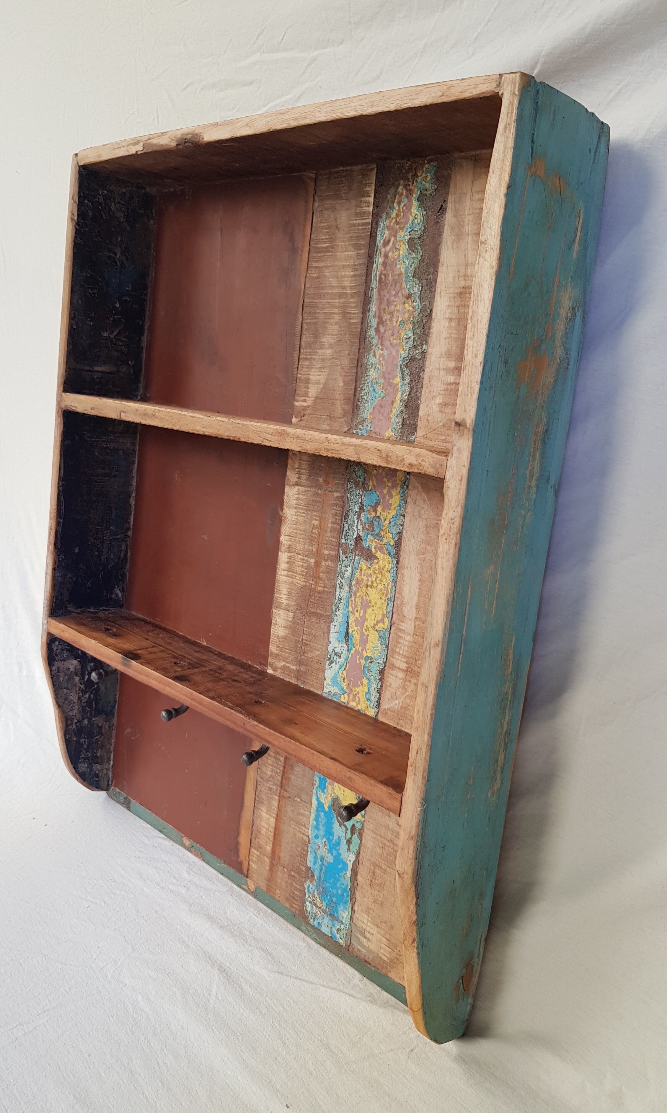Wall shelf 3 shelves + 4 hooks cast iron in polychrome wood