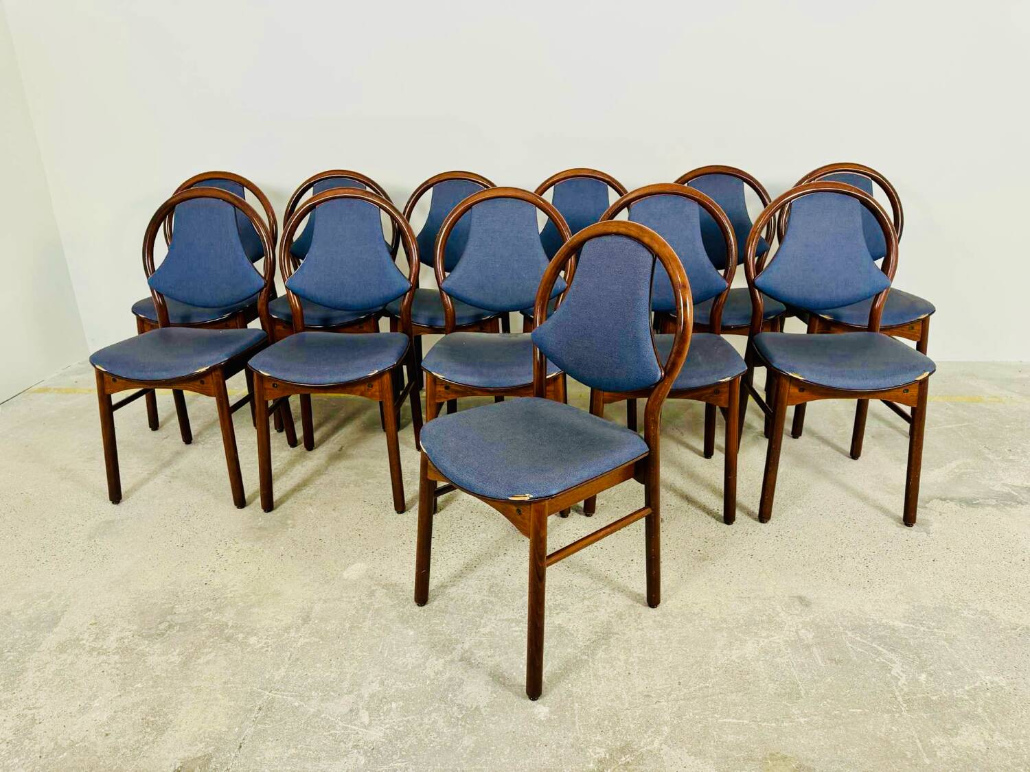 Lot de 12 chaises Baumann vintage assise Skaï bleu
