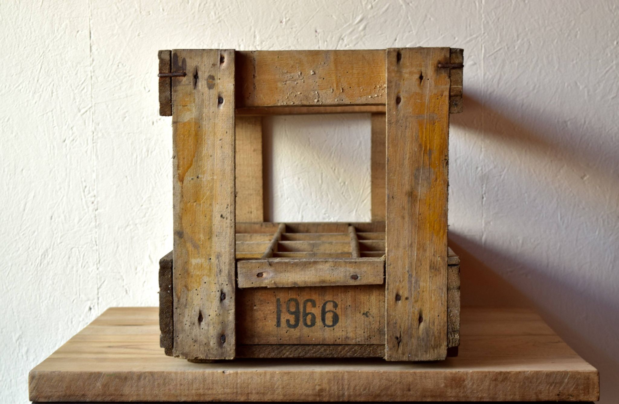 Old wooden rack for 12 bottles - Friko - Brasserie Frik - Belgium