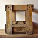 Old wooden rack for 12 bottles - Friko - Brasserie Frik - Belgium