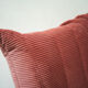Ensemble de chaise et pouf Togo en velours côtelé framboise