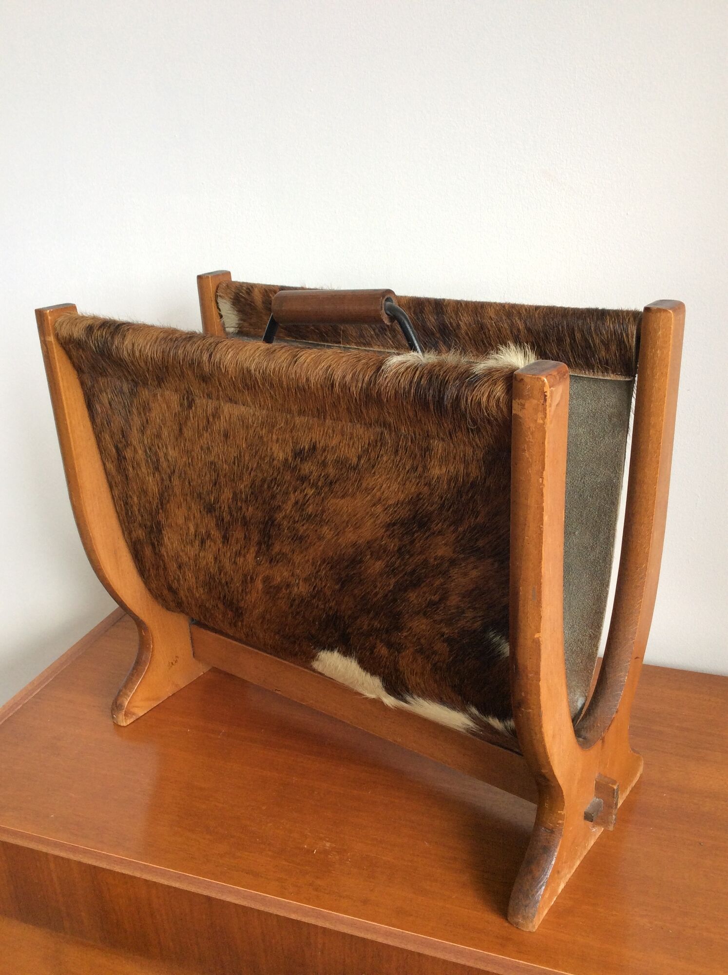 Review door from the 50s and 60s in wood and cowhide