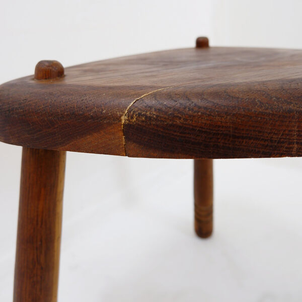 Tabouret tripode rustique avec siège triangulaire, années 1960