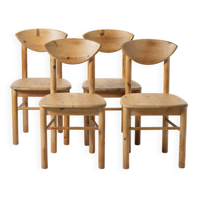 Ensemble de 4 chaises de salle à manger en pin attribuées à Rainer Daumiller, Danemark, années 1970.