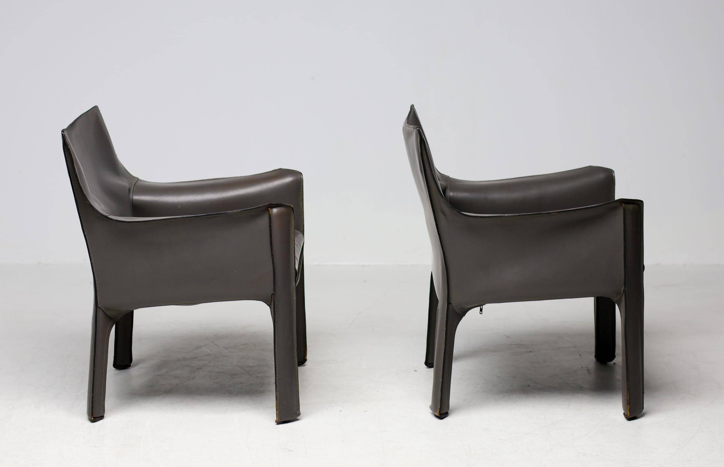 Pair of Cassina Cab 414 sun loungers in grey elephant skin by Mario Bellini.
