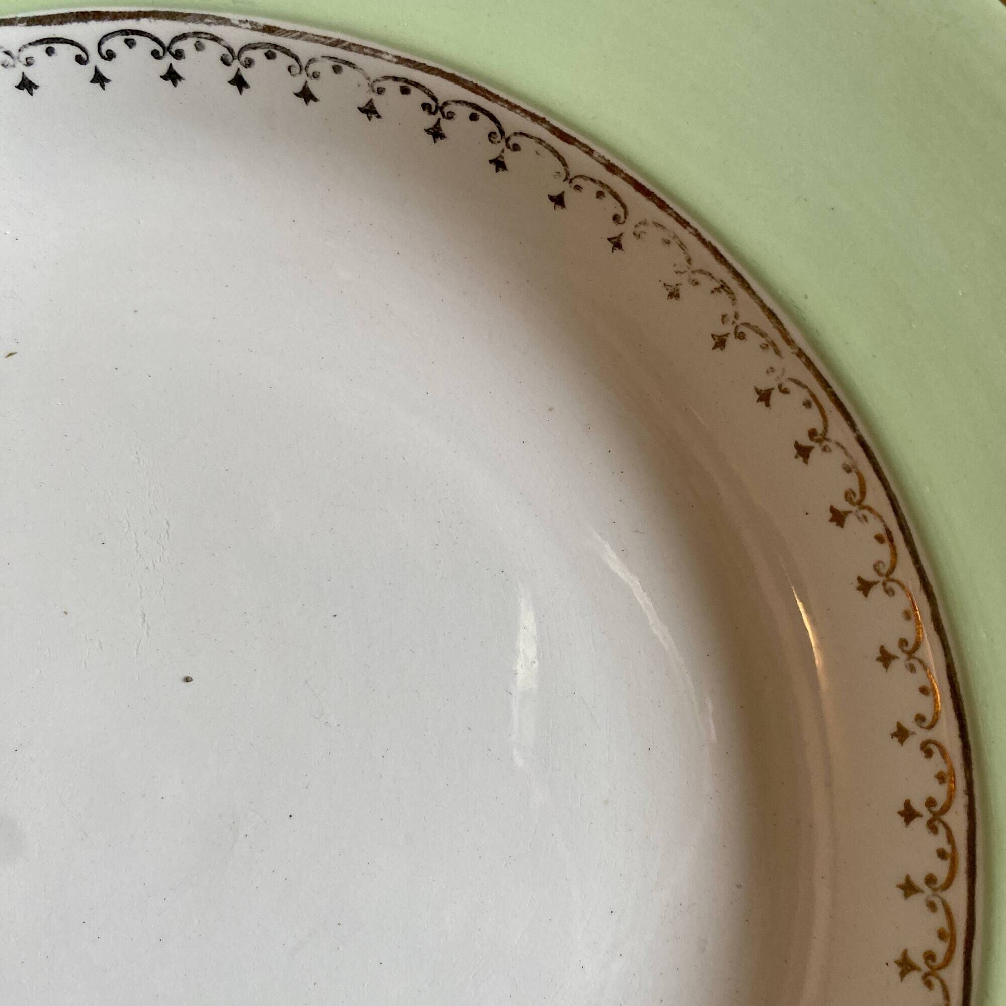 Set of 6 old mint and white hollow plates, the Amandinoise