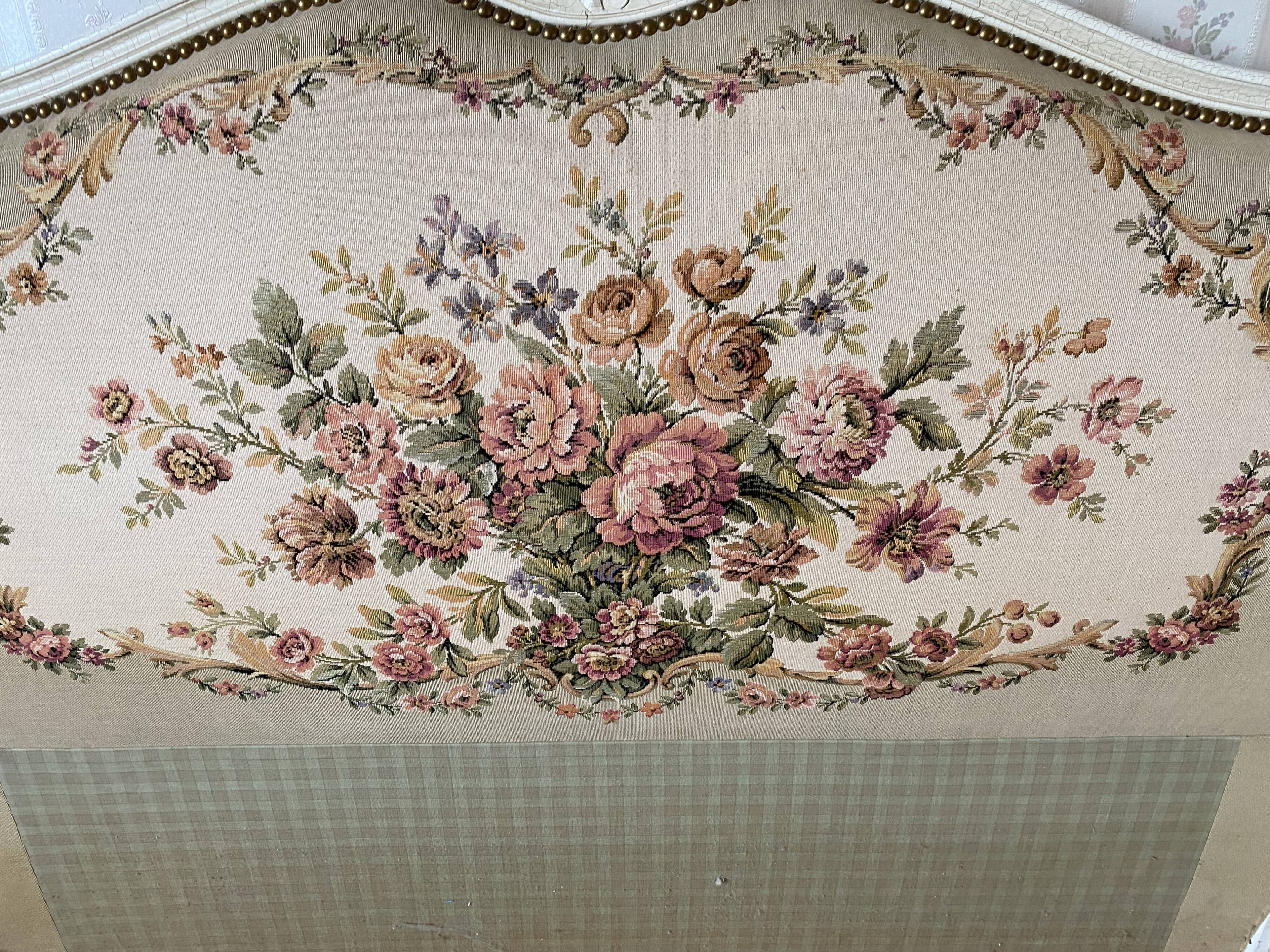 Romantic upholstered Louis XV basket bed