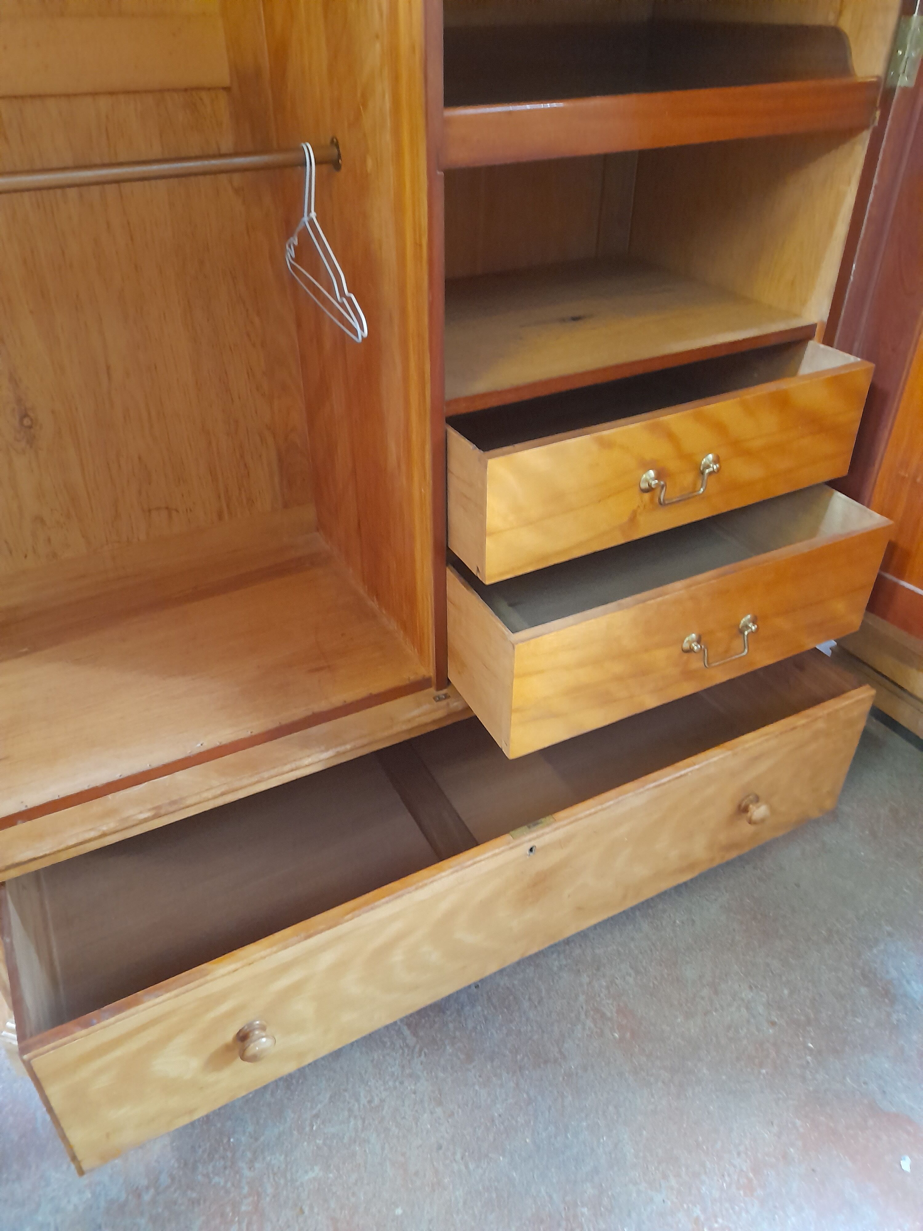 Armoire
