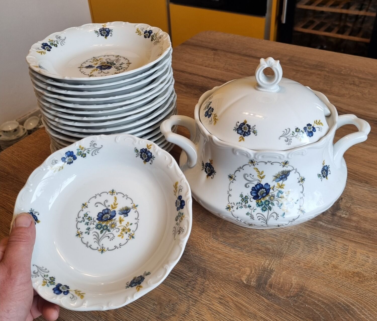 Table service of 108 pieces, Limoges porcelain, Sofafils