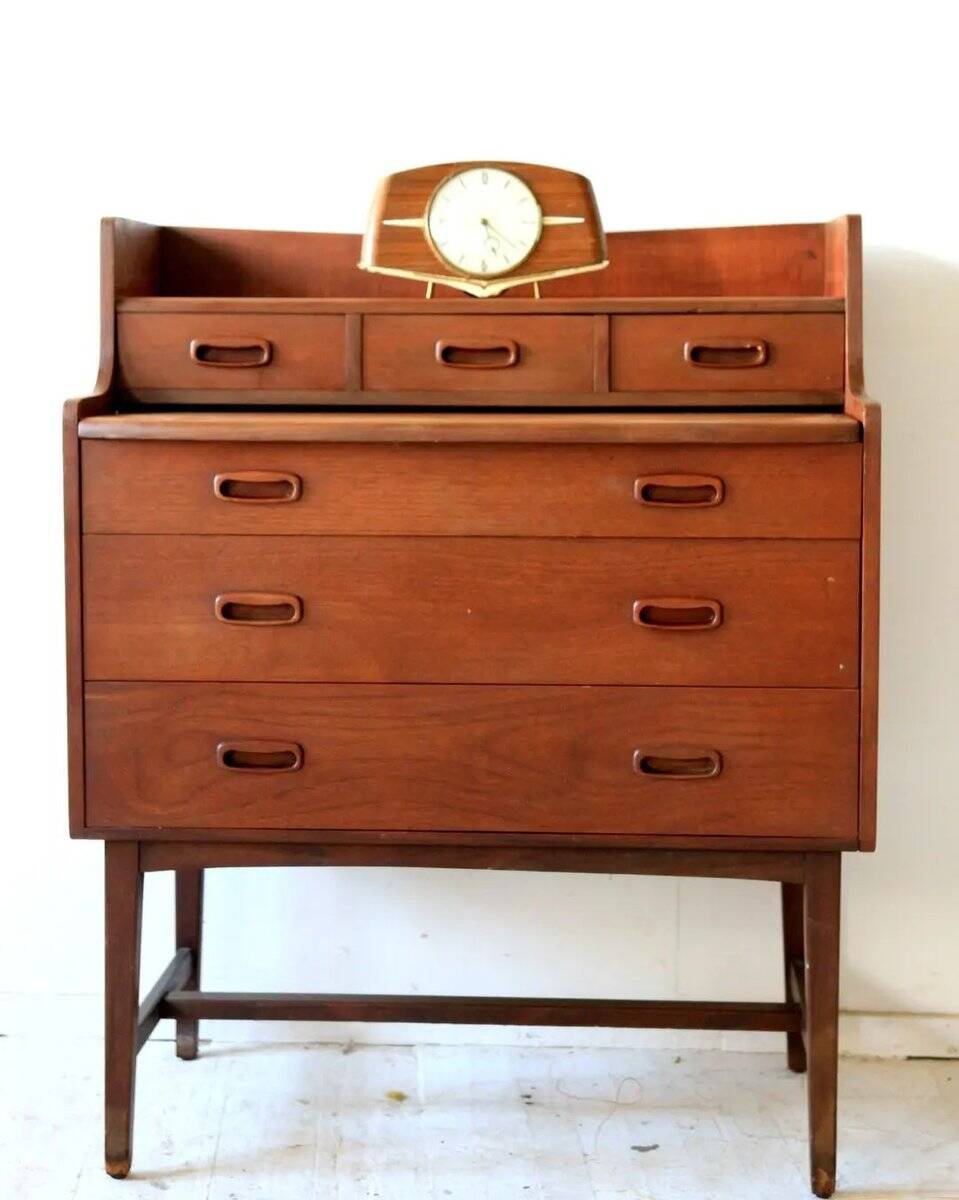Mid-century teak dressing table in curved brown with sliding mirror and 6 drawers.