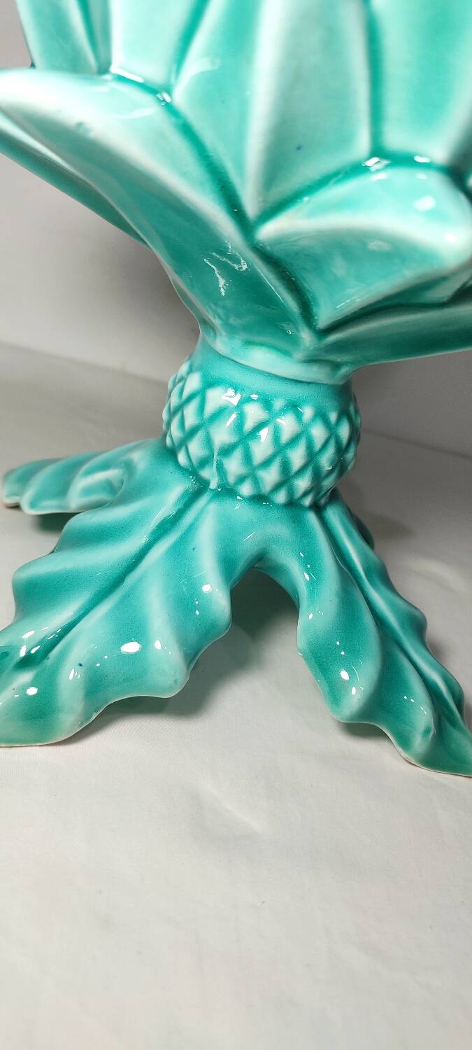 Jarrón de cerámica de Manises. España, 1970s.