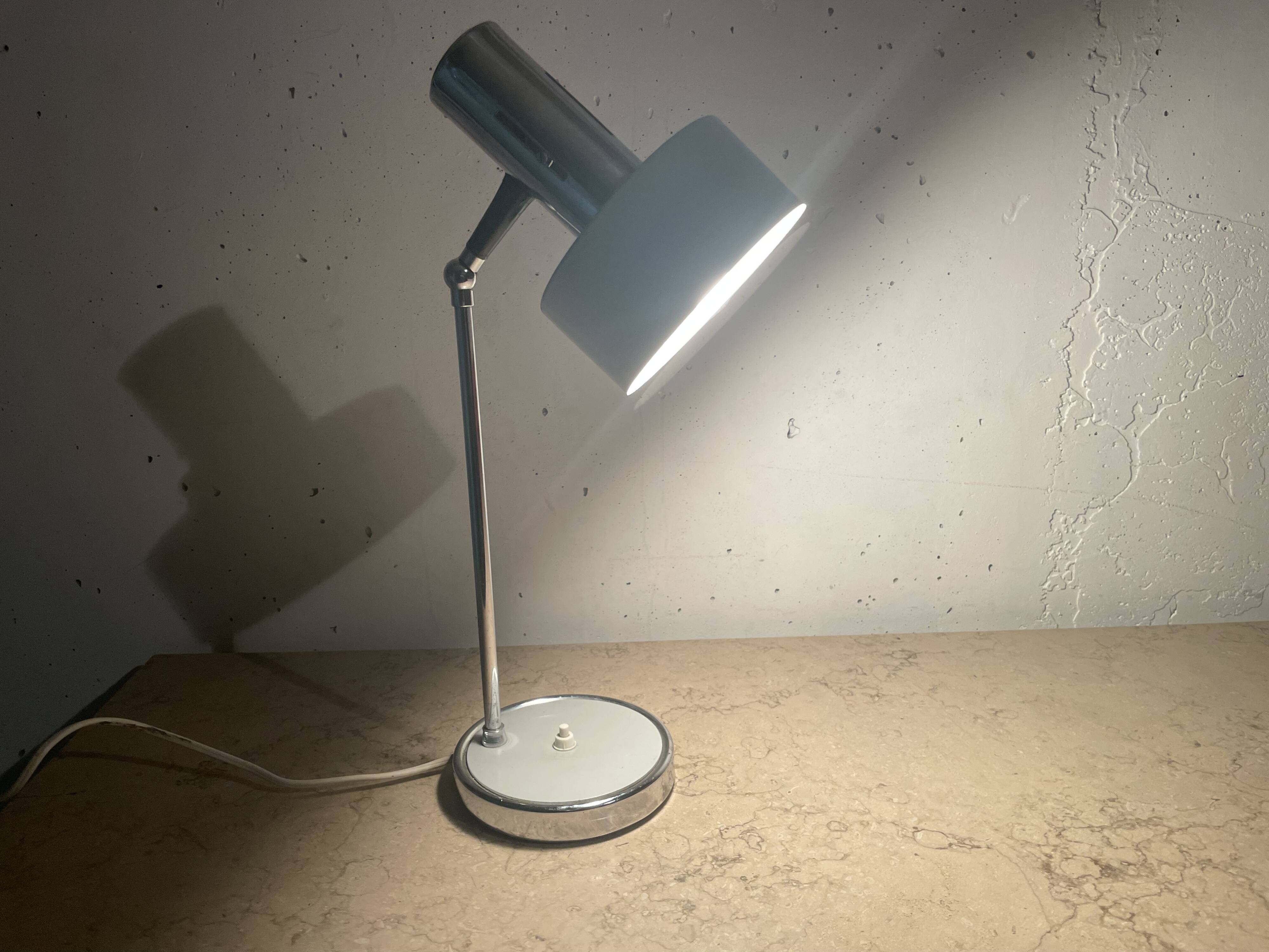 Workshop lamp