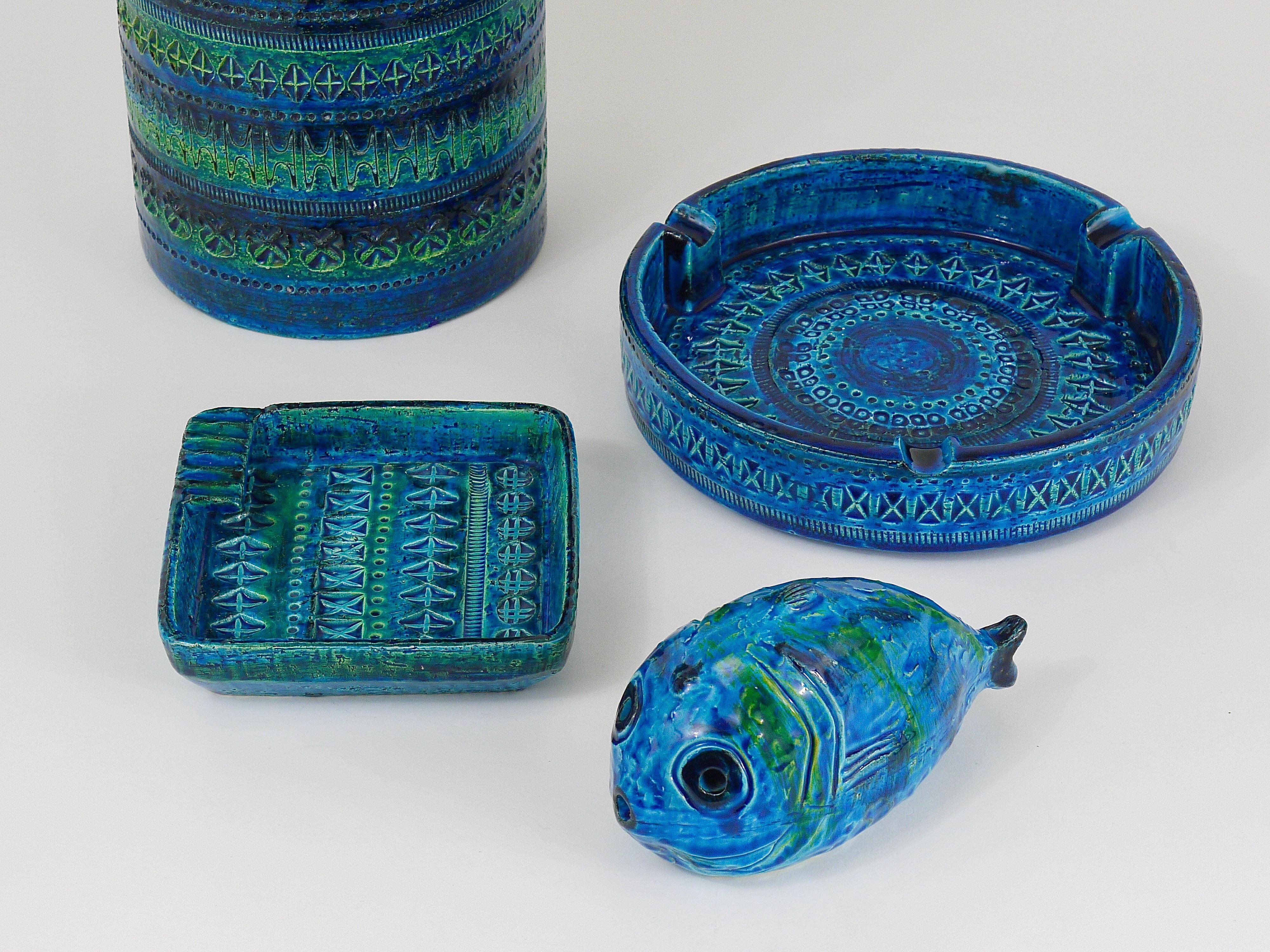 Aldo Londi Bitossi very large round ashtray Rimini blue enamel mid-century, 1950s