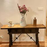 Baroque Spanish console table in carved walnut, 17th-18th century.