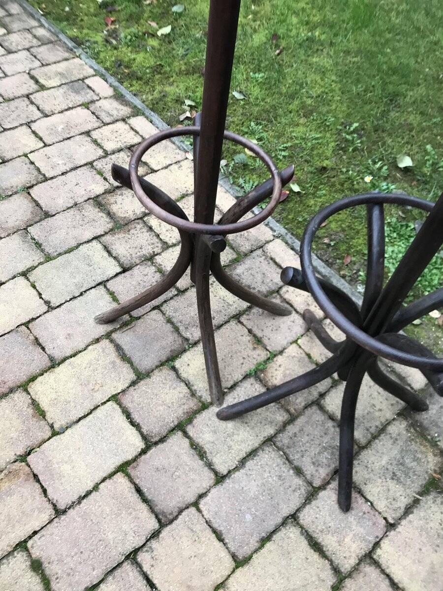 Paire de portants Thonet hongrois en bois marron, 1930s — élancés avec porte-parapluie