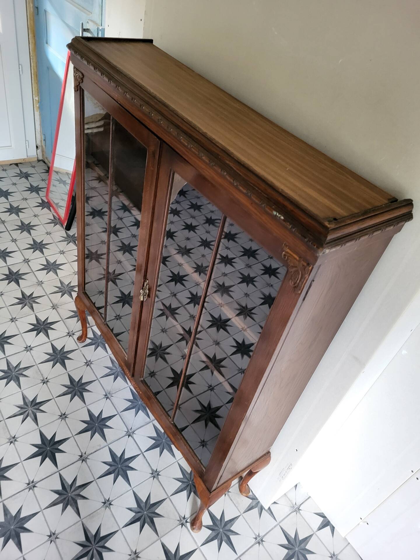 Vitrine sur pieds
