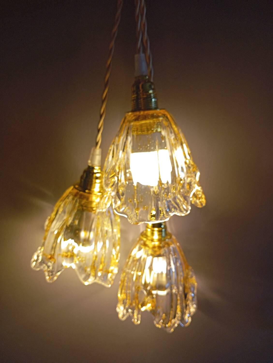 Lustre 3 suspensions verre drappé miel Murano, 1979/80