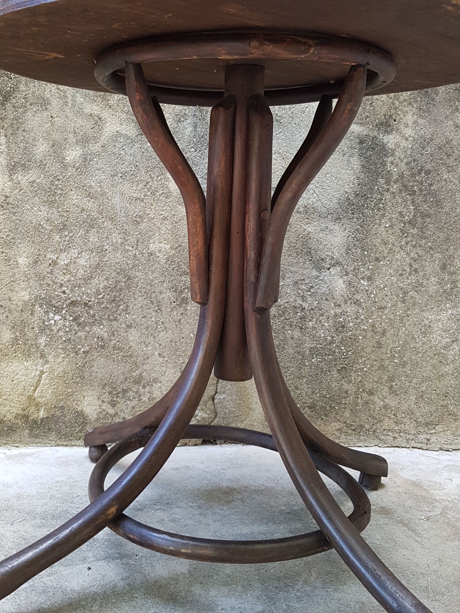 Coffee or round side table, curved wood, original label Ed Auricoste - Cahors (Lot) SB