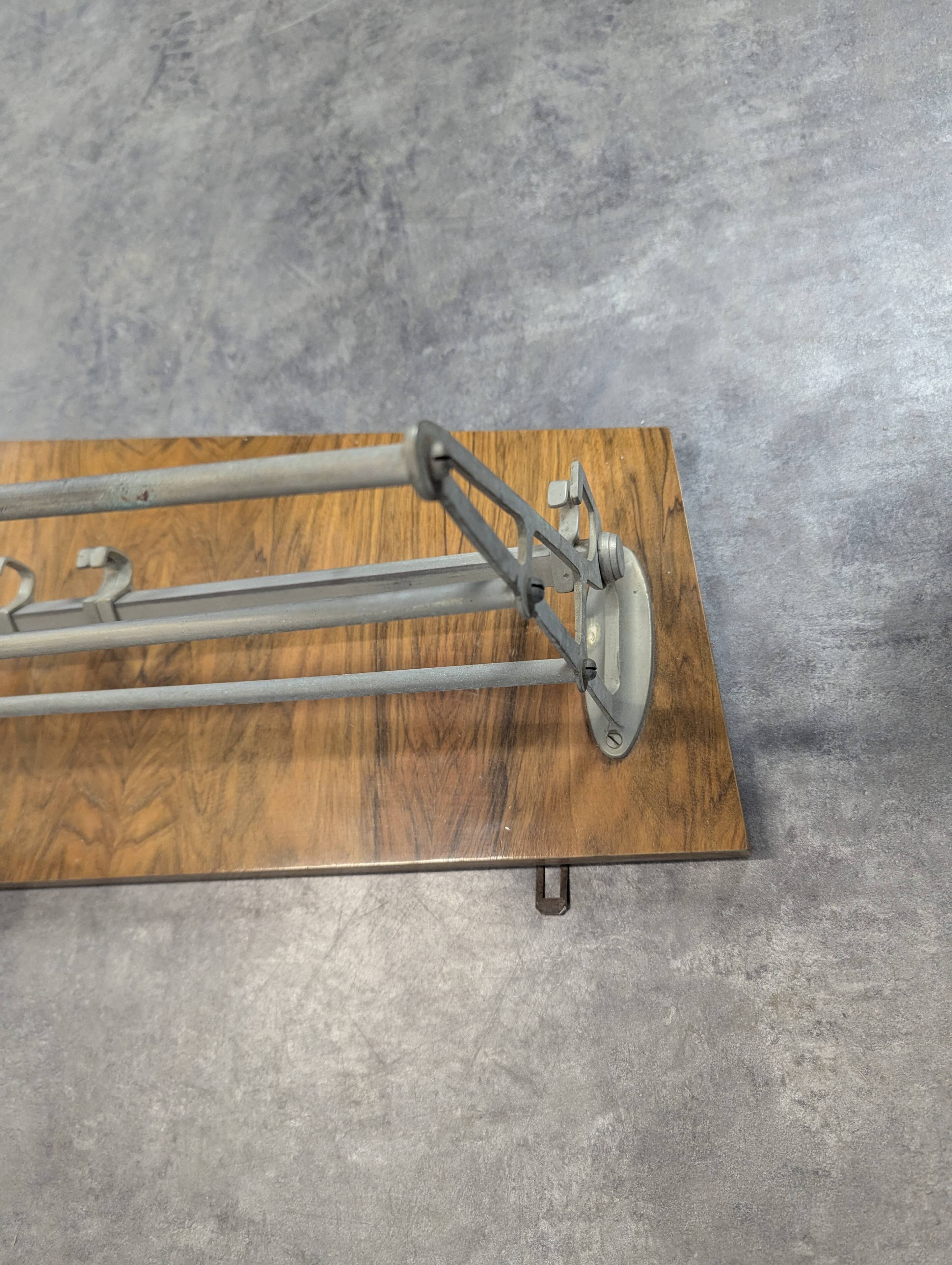 Porte manteau de style chemin de fer
