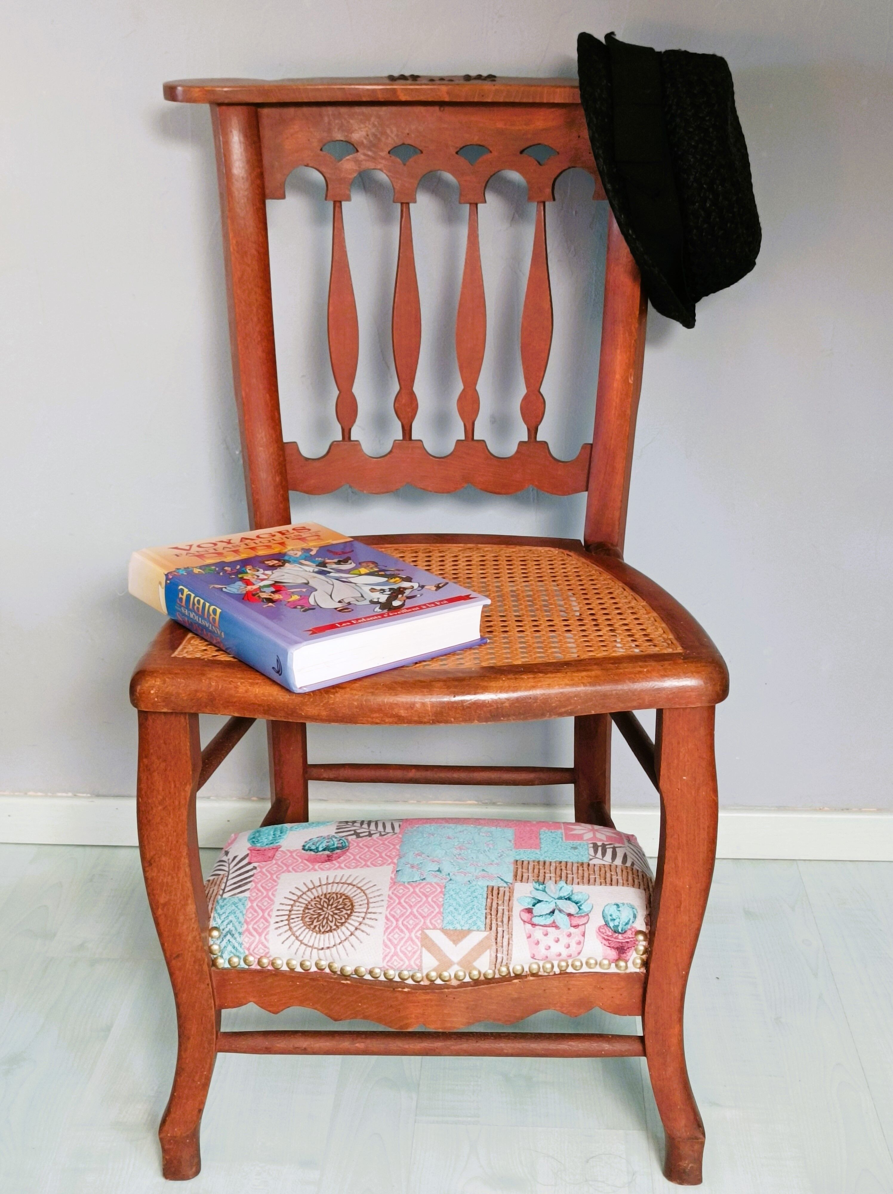 Chair prays to God ancient year