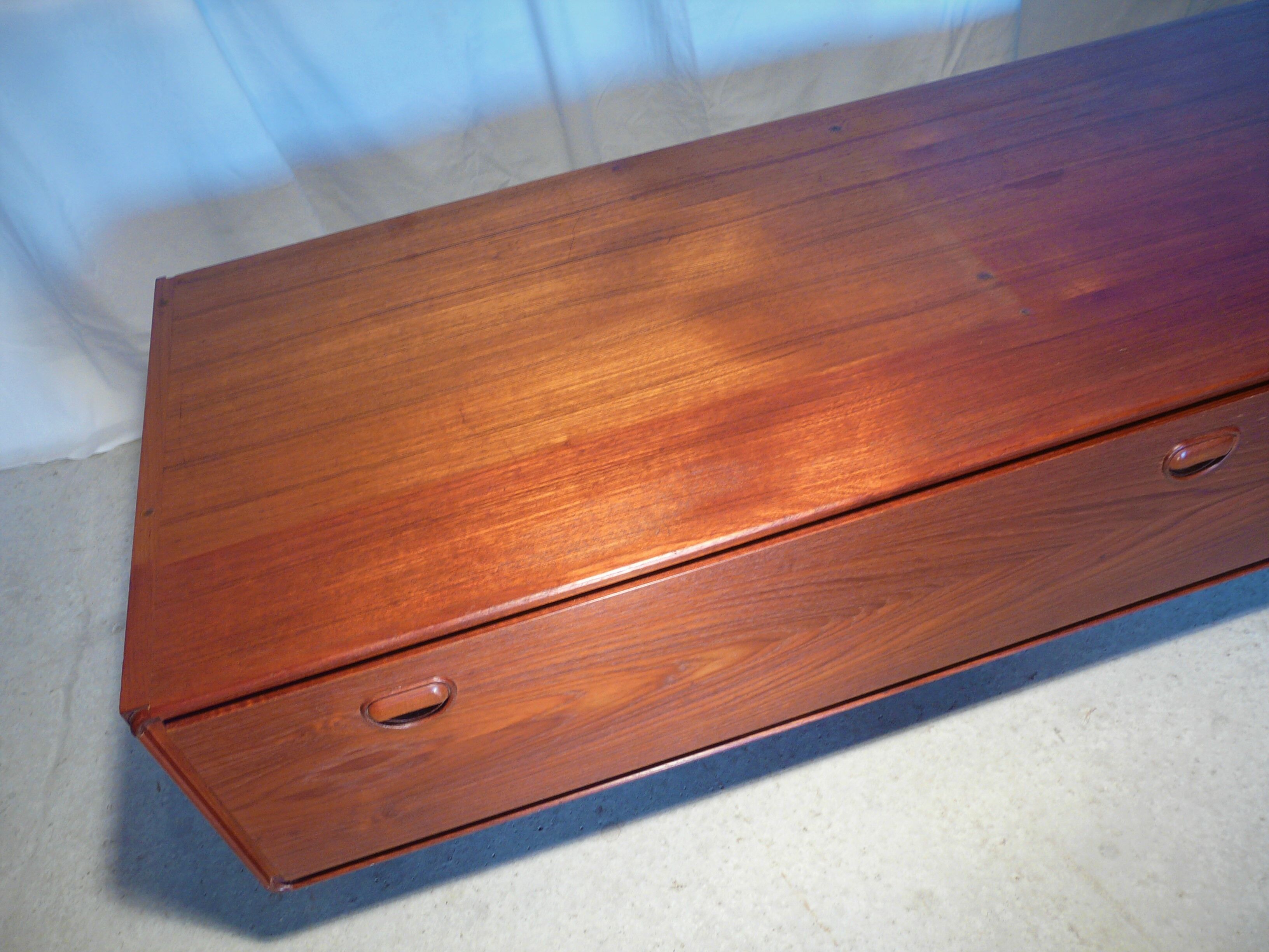 Scandinavian teak bass row