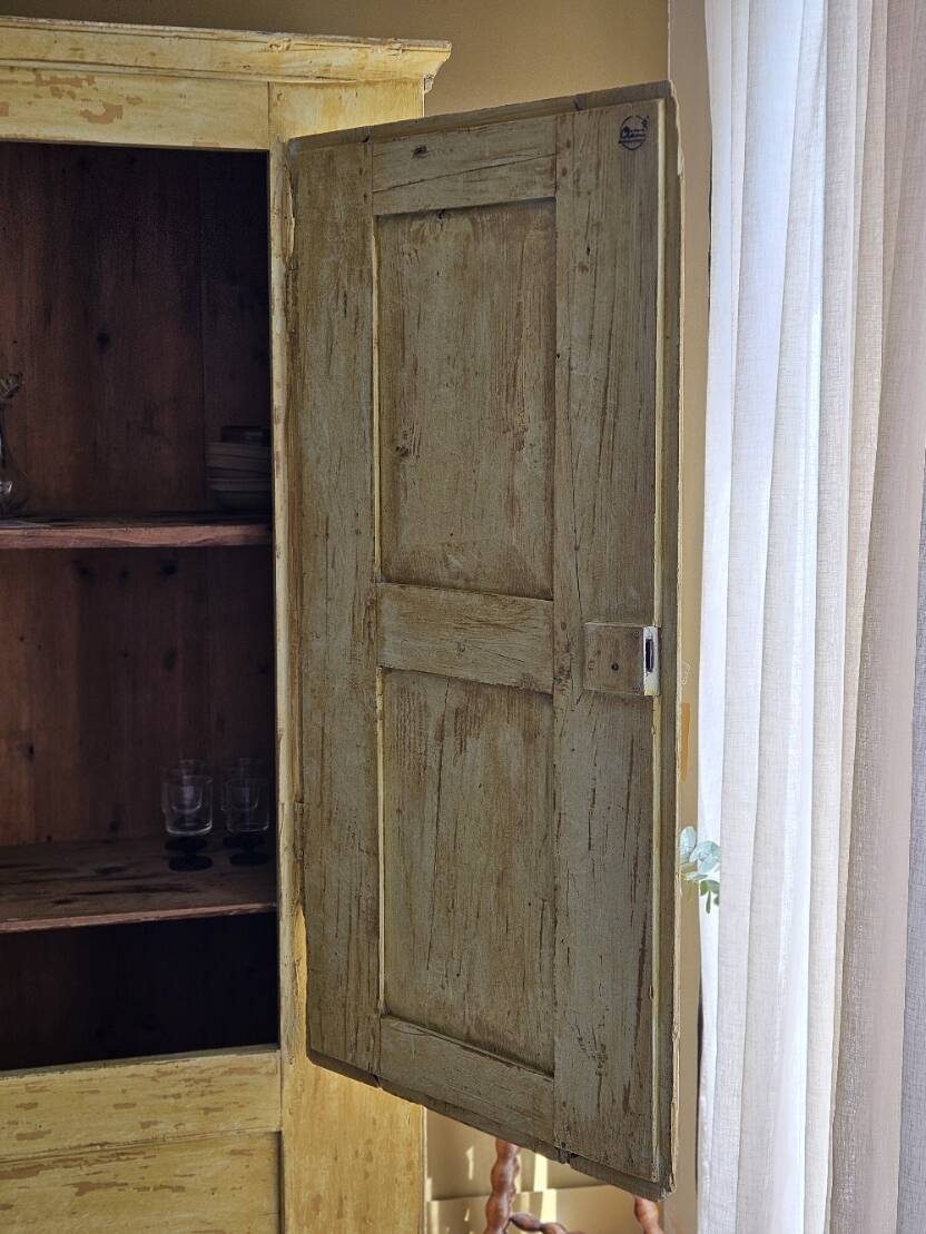 19th-century bonnetière wardrobe | Claudia