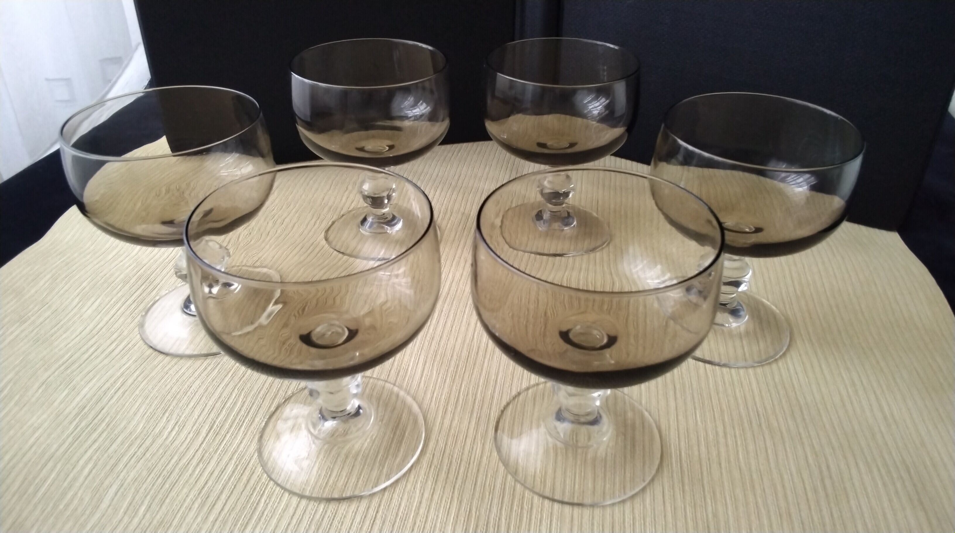 Lot de 6 coupes à champagne vintage en verre fumée années 70