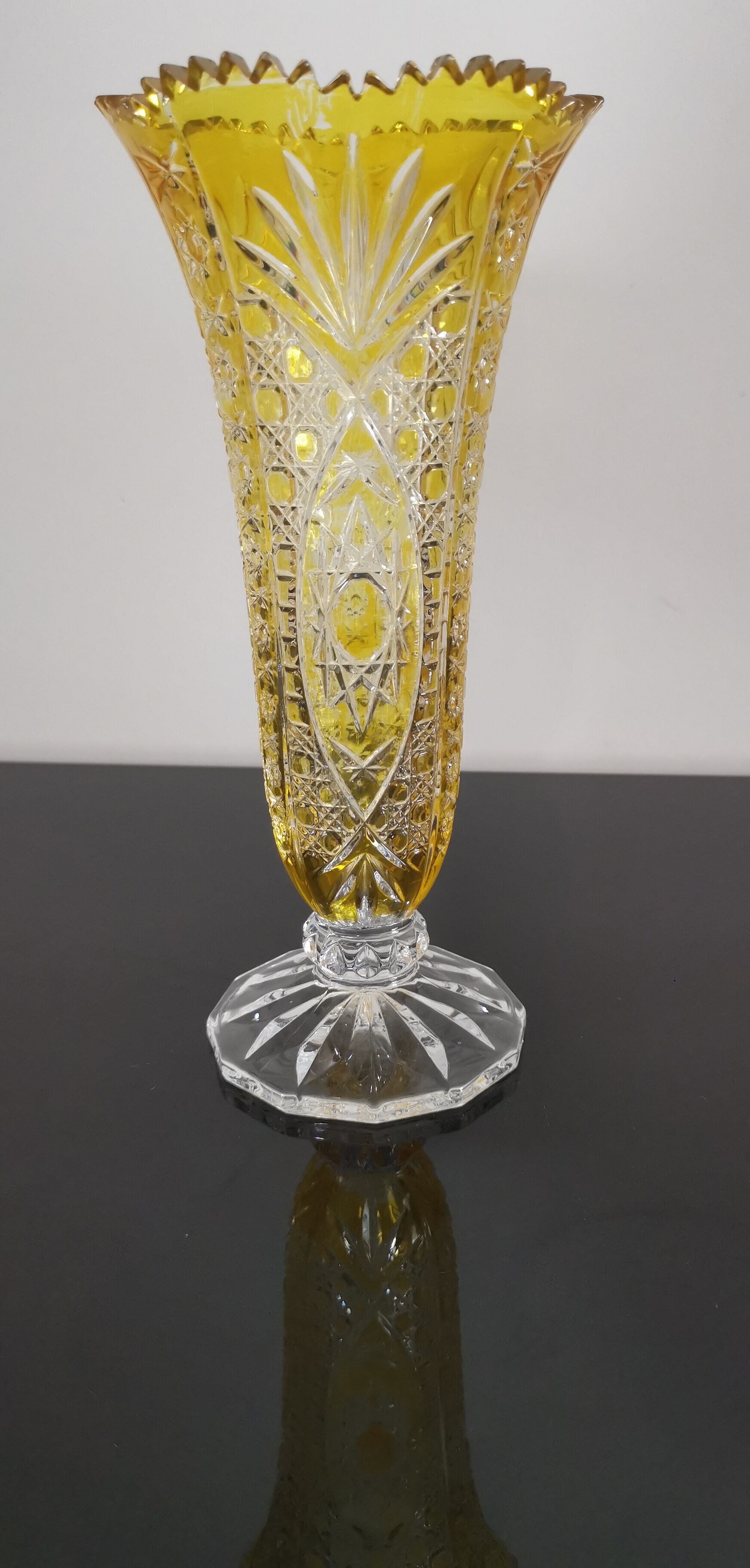Ancient vase soliflore crystal chiseled yellow-orange