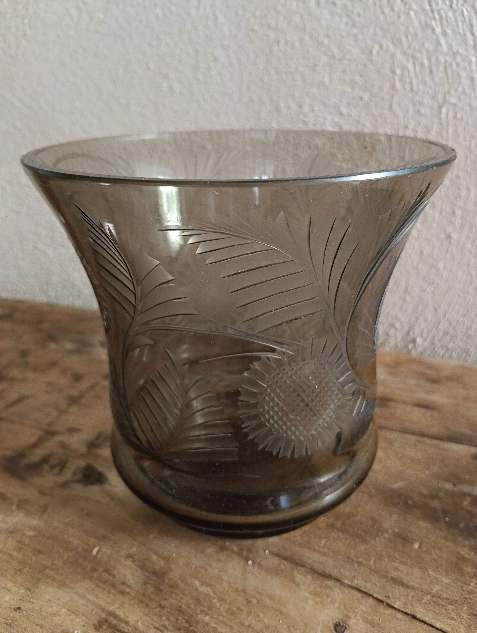 VINTAGE SMOKED GLASS VASE ENGRAVED WITH VEGETAL DECORATION