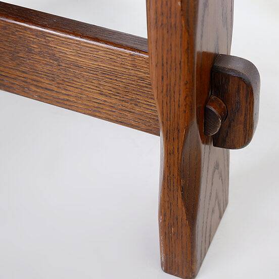 Table de salle à manger ronde à rallonge en chêne massif Brutalist 1950s Mid-20th Century
