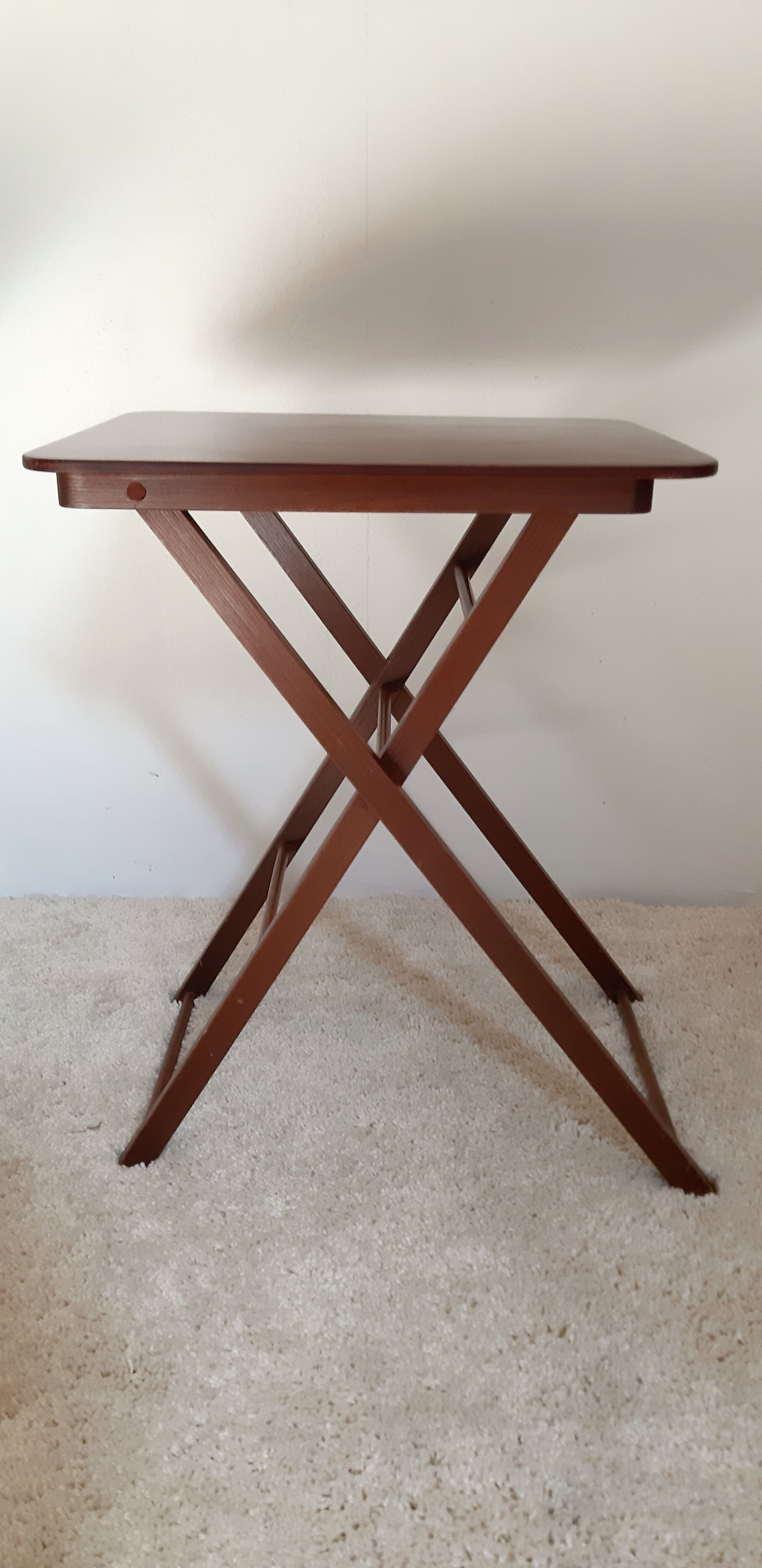 Paire de petites tables pliantes