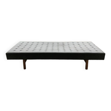 Green fabric chaise longue, Mid-Century style from the 1960s, 195×91 cm.