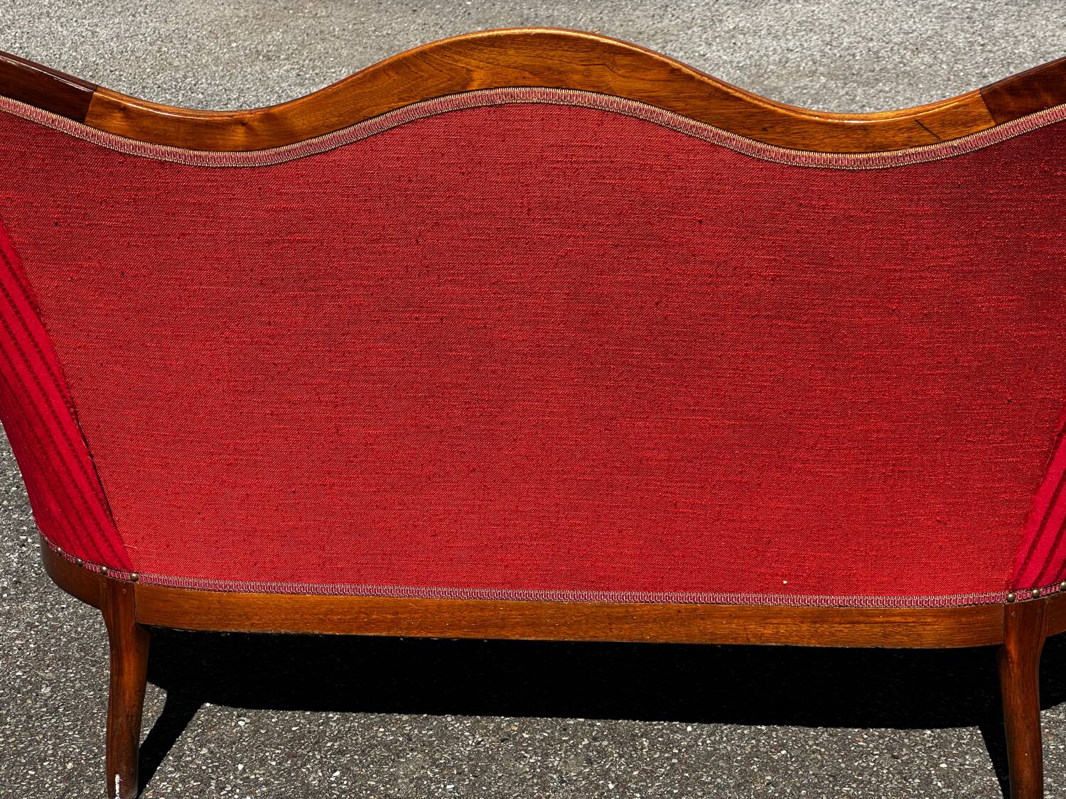 Louis XV style canapé in moulded wood – red velvet fabric – 19th century
