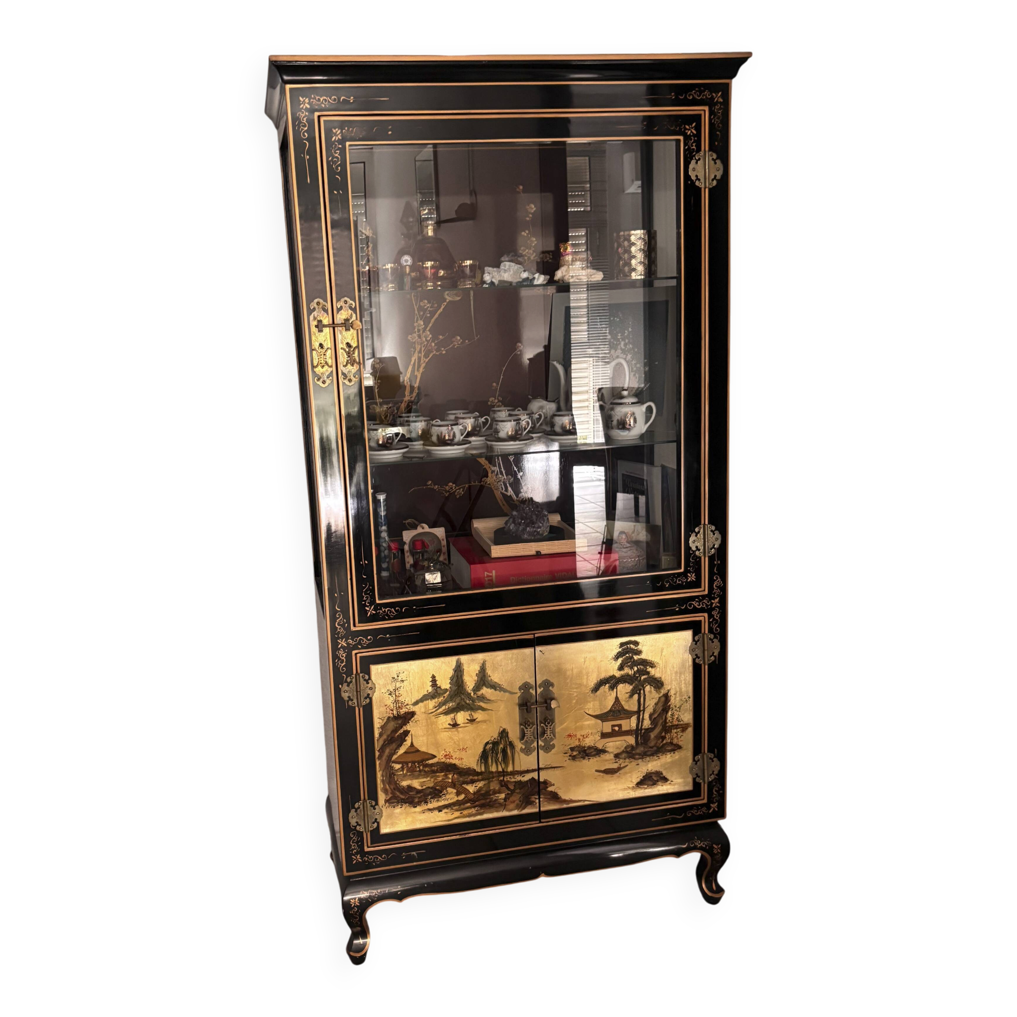 Large Asian Showcase in Black and Gold Lacquer - Display Cabinet