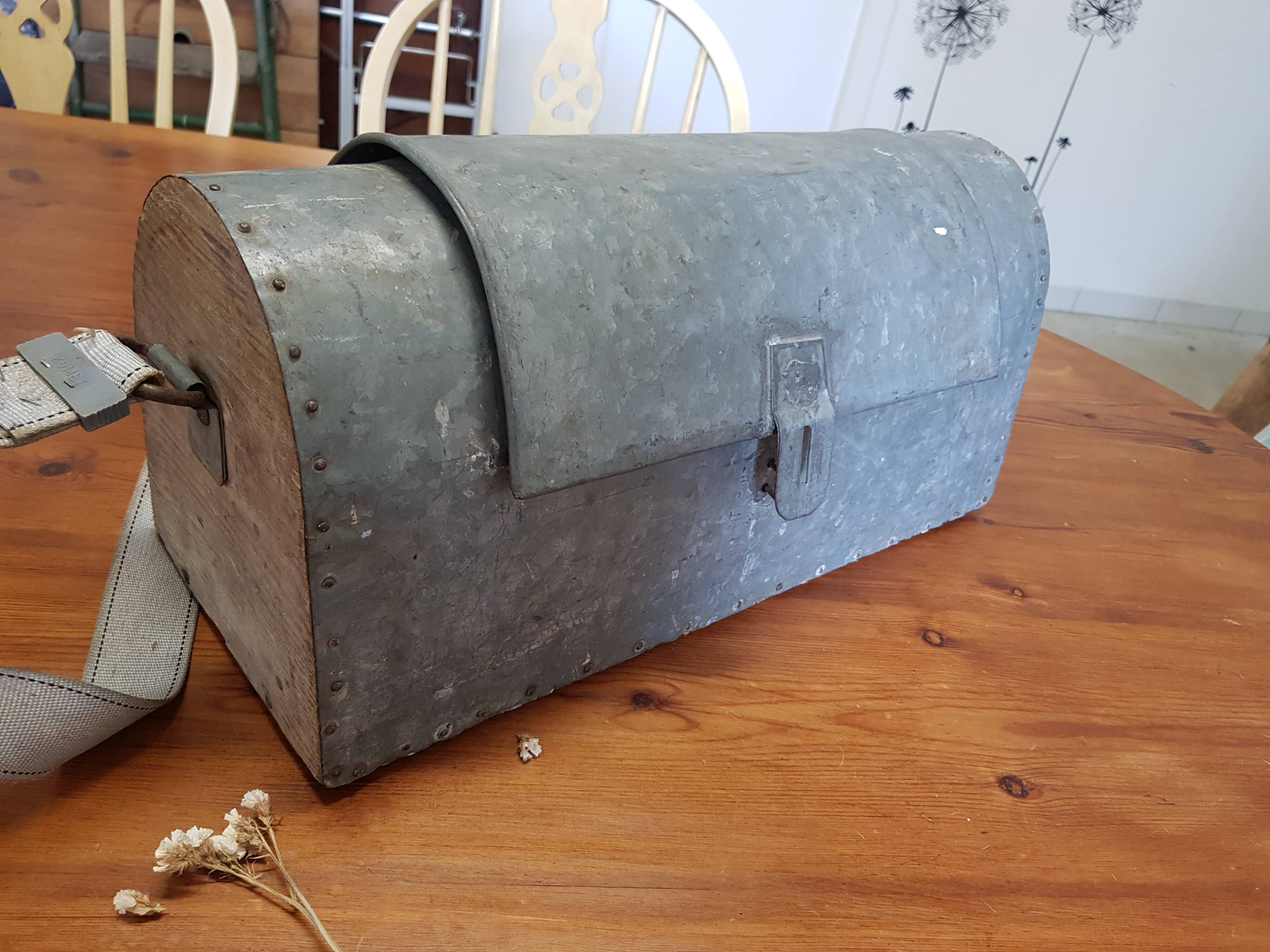 Caisse d'ouvrier ancienne zinc